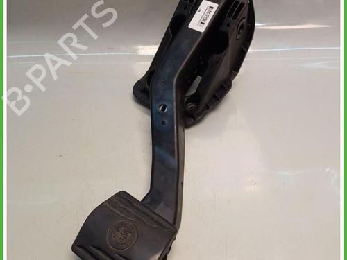 pedal-alfa-romeo-giulia-952_-2015-40143557 main image