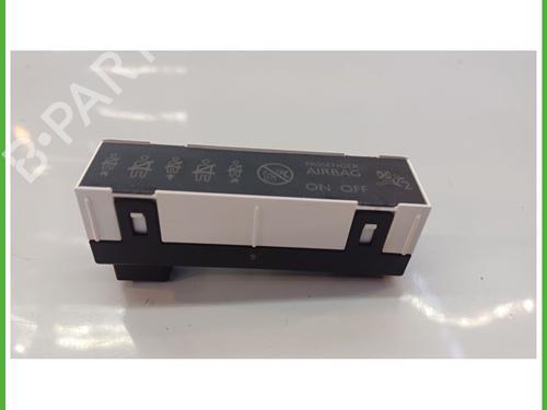 Switch PEUGEOT 2008 II (UD_, US_, UY_, UJ_, UR_, UC_) 1.2 PureTech 130 (USHNS, URHNS) | BP17835591I30