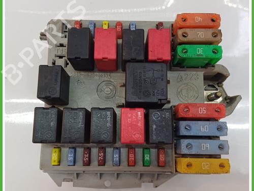 Fuse box FIAT PUNTO (188_) 1.2 60 (188.030, .050, .130, .150, .230, .250) (60 hp) 17980886