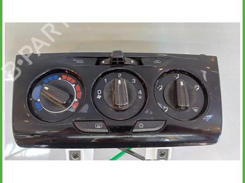 climate-control-lancia-ypsilon-312_-2011-40141902 main image