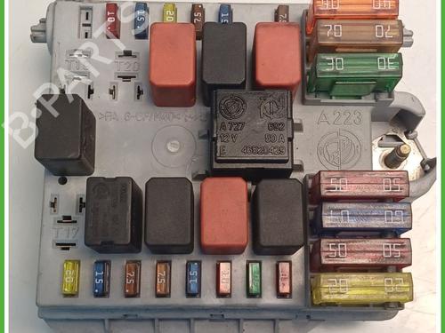 Used Fuse box FIAT PUNTO (188_) 1.2 16V 80 (188.233, .235, .253, .255, .333, .353, .639,... (80 hp) 25708179