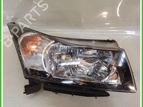 Right headlight CHEVROLET CRUZE (J300) 2.0 CDI (150 hp) 15644982