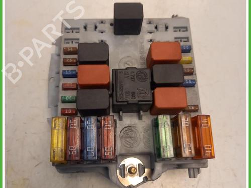 Used Fuse box Fuse box FIAT PUNTO (188_) 1.2 16V 80 (188.233, .235, .253, .255, .333, .353, .639,... (80 hp) 40073512 40073512