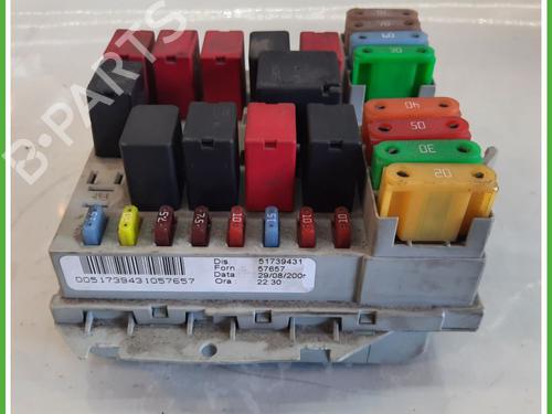 Fuse box LANCIA MUSA (350_) 1.3 D Multijet (350.AXB11, 350.AXB1A) | BP15357518E1 