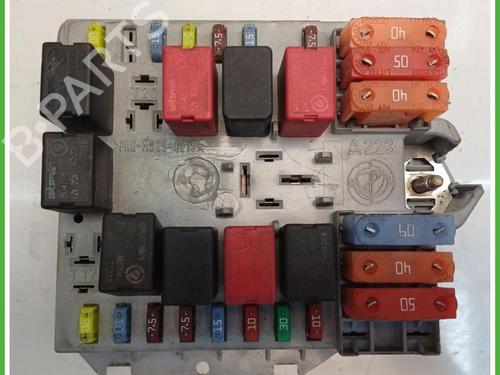 Used Fuse box Fuse box ALFA ROMEO GT (937_) 1.9 JTD (937CXN1B) (150 hp) 40147803 40147803