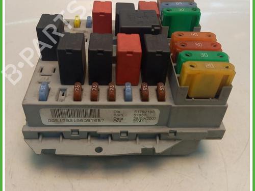 Fuse box LANCIA YPSILON (843_) 1.3 D Multijet (843.AXH1A, 843.AXE1A) | BP40147325E1 - Image 2