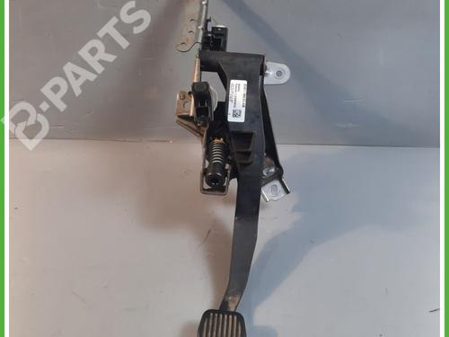 Pedal FORD KUGA II (DM2) 2.0 TDCi (120 hp) 12151086