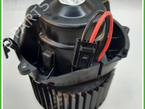 Used Heater blower motor Heater blower motor BMW 1 (F40) 118 d (150 hp) 40134013 40134013