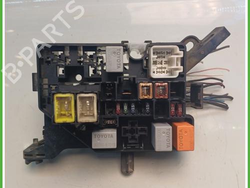 Used Fuse box TOYOTA YARIS (_P1_) 1.0 (SCP10_, SCP10R) (68 hp) 21586716