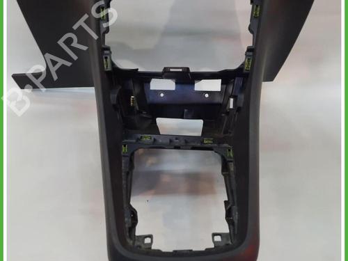 middle-console-seat-leon-5f1-2012-2013-2014-2015-2016-2017-2018-2019-2020-2021-40133172 main image