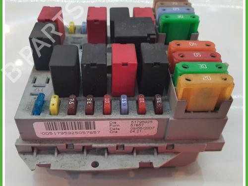 Fuse box LANCIA MUSA (350_) 1.3 D Multijet (350.AXG11, 350.AXG1A) | BP12436744E1 