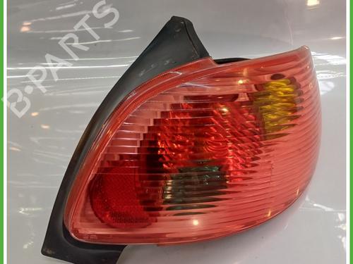 Højre baglygte PEUGEOT 206 Hatchback (2A/C) 1.1 i (60 hp) 18305573