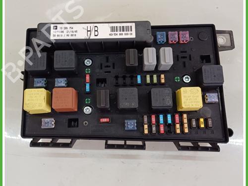 Used Fuse box OPEL ASTRA H Estate (A04) 1.7 CDTI (L35) (101 hp) 15621619