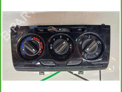 climate-control-lancia-ypsilon-312_-2011-40138799 main image