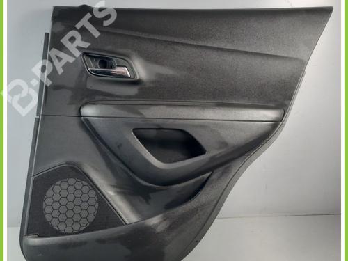 Tapicerka drzwi tylnych prawych CHEVROLET TRAX 1.7 TD 95247426