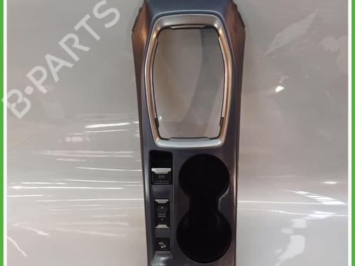 Used Middle console Middle console PEUGEOT 2008 II (UD_, US_, UY_, UJ_, UR_, UC_) 1.2 THP / PureTech 155 (USHNNS, URHNNS, UXHNJP, URHNJP,... (155 hp) 40139401 40139401