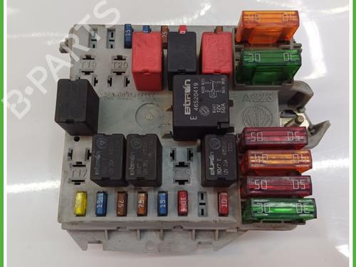 Fuse box ALFA ROMEO 147 (937_) 1.6 16V T.SPARK (937.AXA1A, 937.AXB1A, 937.BXB1A) (120 hp) 17980889