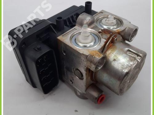 Used ABS pump TOYOTA YARIS (_P9_) 1.0 VVT-i (KSP90_, KSP90R) (69 hp) 11368747