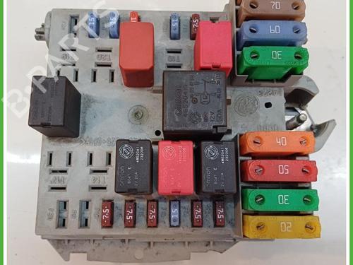 Used Fuse box Fuse box LANCIA YPSILON (843_) 1.2 (843.AXA1A) (60 hp) 40136898 40136898