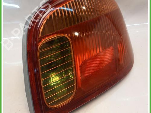Used Right taillight TOYOTA YARIS (_P1_) 1.3 (SCP12_, SCP13_, SCP12R, SCP13R) (87 hp) 30813012