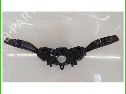 switch-kia-stonic-yb-2017-40141914 main image