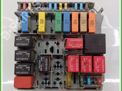 Used Fuse box Fuse box FIAT PANDA (169_) 1.3 D Multijet (169AXG1A, 169AXD1A) (75 hp) 40138869 40138869