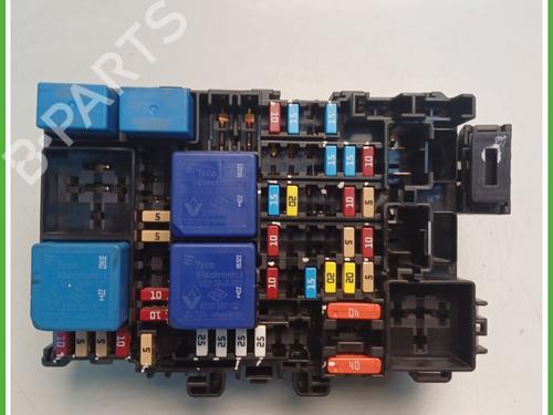 Used Fuse box RENAULT CAPTUR II (HF_) TCe 90 (HFM6) (91 hp) 25627195