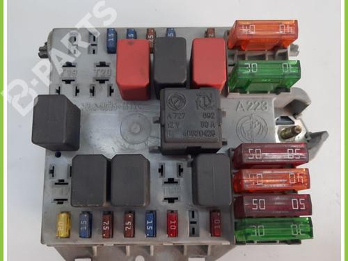 Caja reles / fusibles ALFA ROMEO 147 (937_) 1.6 16V T.SPARK (937.AXA1A, 937.AXB1A, 937.BXB1A) (120 hp) 11368651