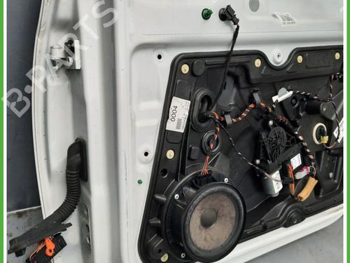 Right front door VW GOLF PLUS V (5M1, 521) 1.6 BiFuel | BP25333082C3 
