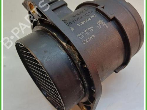 Used Mass air flow sensor Mass air flow sensor FIAT GRANDE PUNTO (199_) 1.3 D Multijet (199.AXD11, 199.AXD1A, 199.AXD1B,... (90 hp) 40137901 40137901