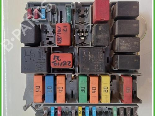 Used Fuse box Fuse box FIAT QUBO (225_) 1.3 D Multijet (225CXB1A, 225AXB1A, 225CXB11, 225AXB11,... (75 hp) 40138530 40138530