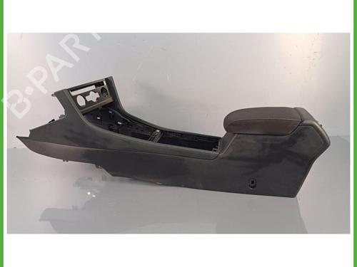 middle-console-vw-golf-vii-5g1-bq1-be1-be2-2012-2013-2014-2015-2016-2017-2018-2019-2020-2021-40139880 main image