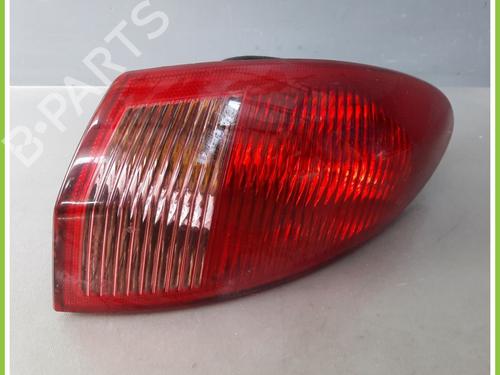 Højre baglygte ALFA ROMEO 147 (937_) 1.9 JTDM 8V (937.AXD1A, 937.AXU1A, 937.BXU1A) (120 hp) 13629033