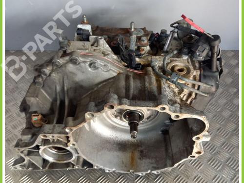 Used Gearbox CHRYSLER VOYAGER / GRAND VOYAGER III (GS_, NS_) 2.5 TD (116 hp) 11822413