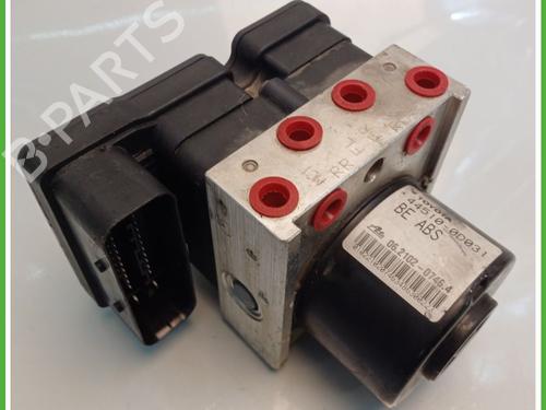 Used ABS pump TOYOTA YARIS (_P9_) 1.4 D-4D (NLP90_, NLP90R) (90 hp) 27696516
