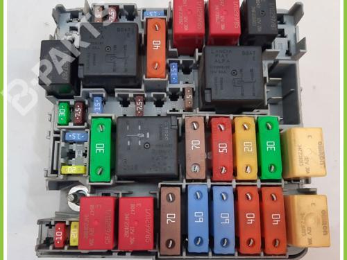 Used Fuse box FIAT 500L (351_, 352_) 1.3 D Multijet (199.LYM11, 199.LYM1A) (95 hp) 11370182