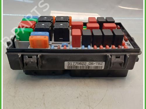 Fuse box FIAT GRANDE PUNTO (199_) 1.3 D Multijet (199.AXD11, 199.AXD1A, 199.AXD1B,... | BP31012999E1