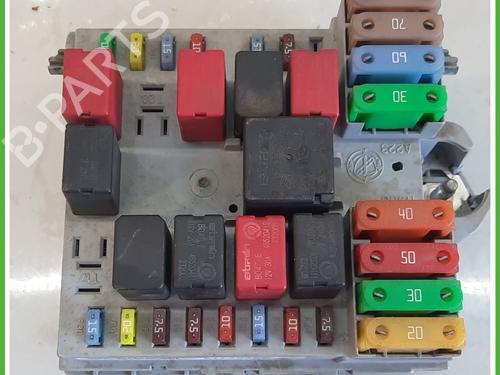 Used Fuse box LANCIA MUSA (350_) 1.3 D Multijet (350.AXB11, 350.AXB1A) (70 hp) 15357515