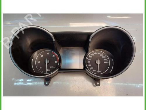 instrument-cluster-alfa-romeo-giulia-952_-2015-40143546 main image
