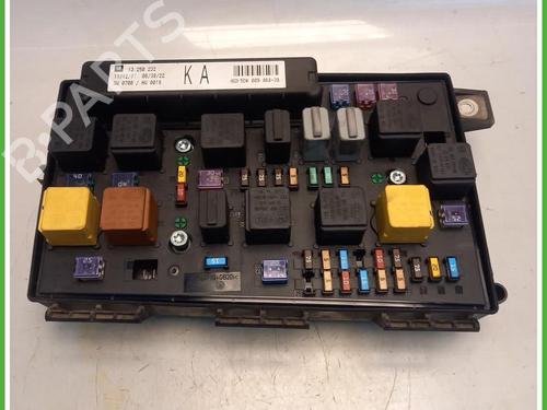 Used Fuse box Fuse box OPEL ASTRA H Estate (A04) 1.7 CDTI (L35) (125 hp) 40073571 40073571