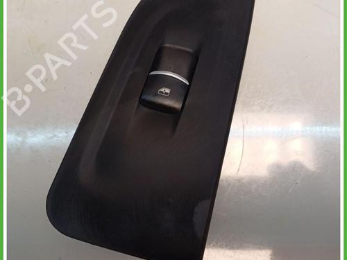 right-front-window-switch-alfa-romeo-giulia-952_-2015-40143555 main image