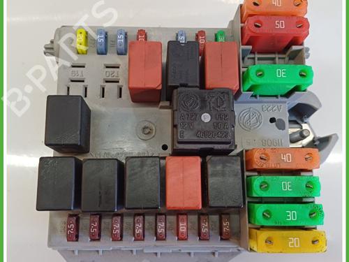 Used Fuse box FIAT BRAVO II (198_) 1.4 LPG (198AXA1B) (90 hp) 19083998