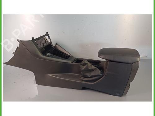 Used Armrest / Center console FORD FOCUS III 1.0 EcoBoost (100 hp) 19145439