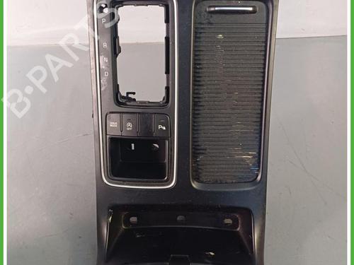 Used Middle console Middle console KIA SORENTO III (UM) 2.2 CRDi (200 hp) 40146327 40146327