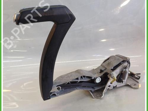 hand-brake-renault-megane-iv-hatchback-b9amn_-2015-40141786 main image