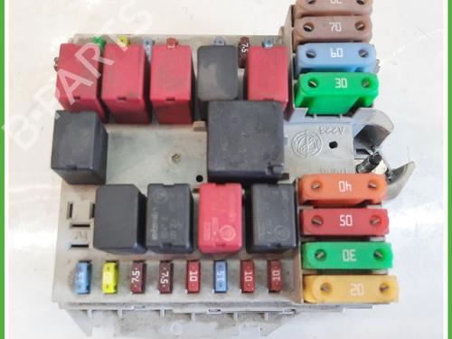 Fuse box LANCIA MUSA (350_) 1.3 D Multijet (350.AXB11, 350.AXB1A) 51739431
