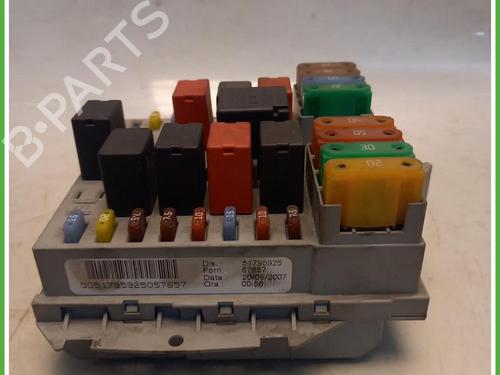 Fuse box FIAT IDEA (350_) 1.3 D Multijet | BP40075653E1 - Image 2