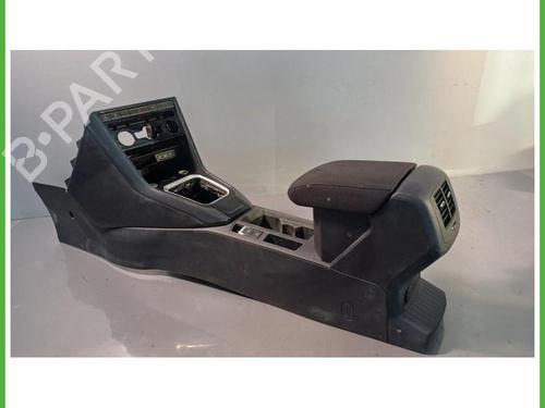 middle-console-vw-t-roc-a11-d11-2017-40142153 main image