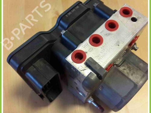 Used ABS pump TOYOTA AURIS (_E18_) 1.4 D-4D (NDE180_, NDE180R) (90 hp) 13114198