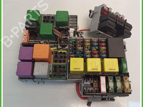 Used Fuse box OPEL CORSA C (X01) 1.0 (F08, F68) (58 hp) 25627172